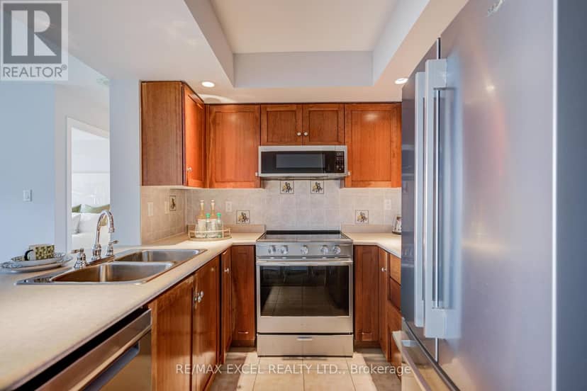 739 - 125 Omni Drive W — photo 8 of 40