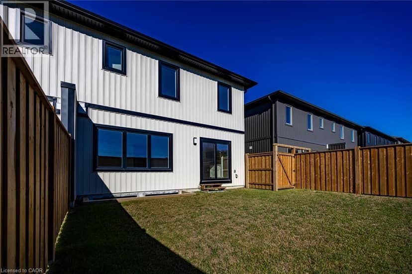 111 AMBER Street — photo 3 of 35