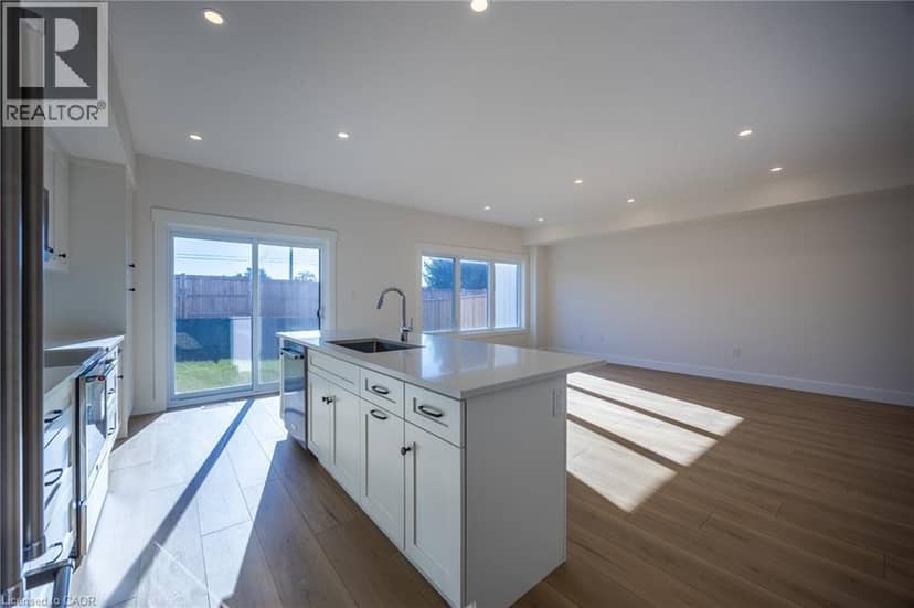 111 AMBER Street — photo 7 of 35