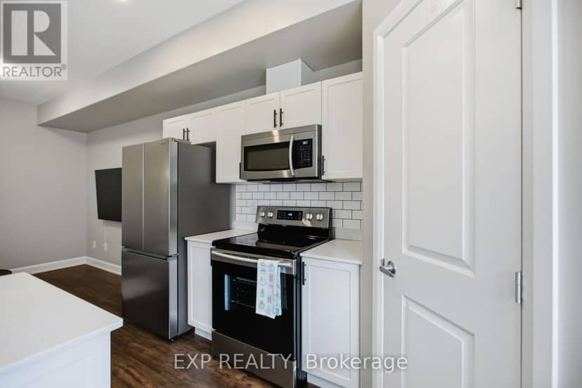 42 Vimy Ridge Crescent — photo 10 of 29