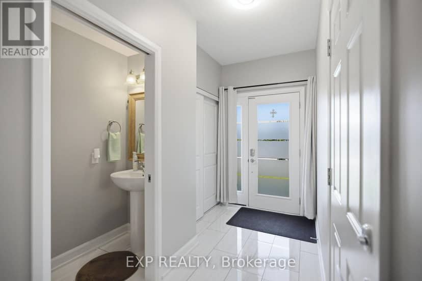 42 Vimy Ridge Crescent — photo 4 of 29