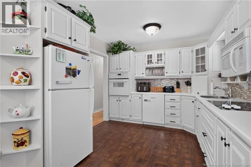55 Lindsay Street — photo 16 of 32