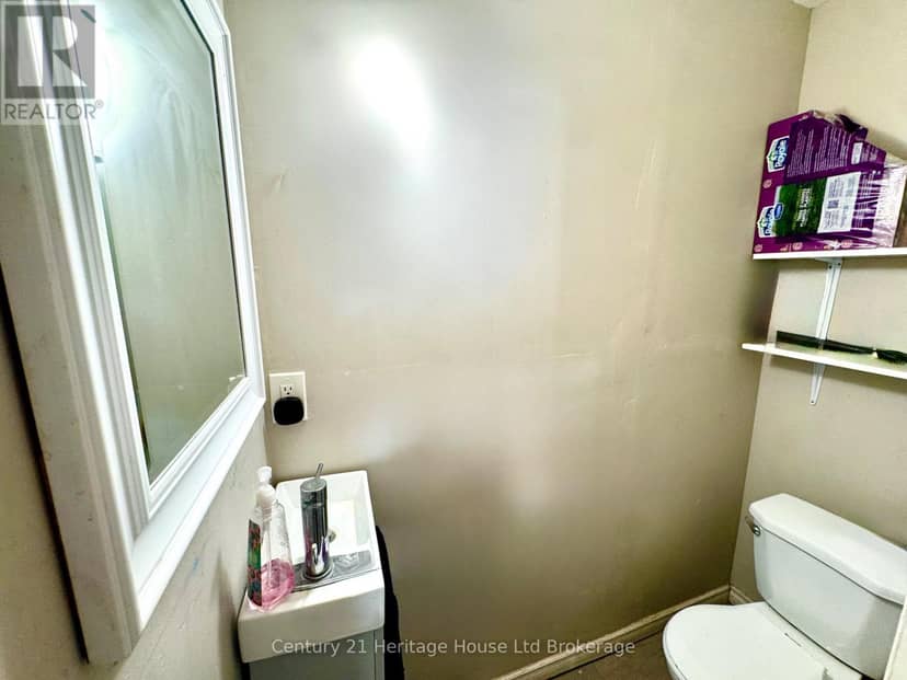 159 John Street — photo 10 of 18