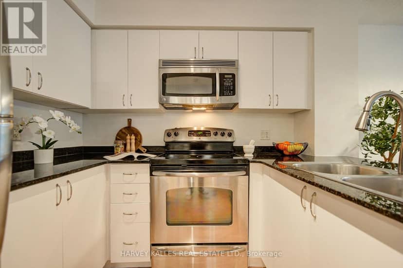 504 - 2191 Yonge Street — photo 16 of 40