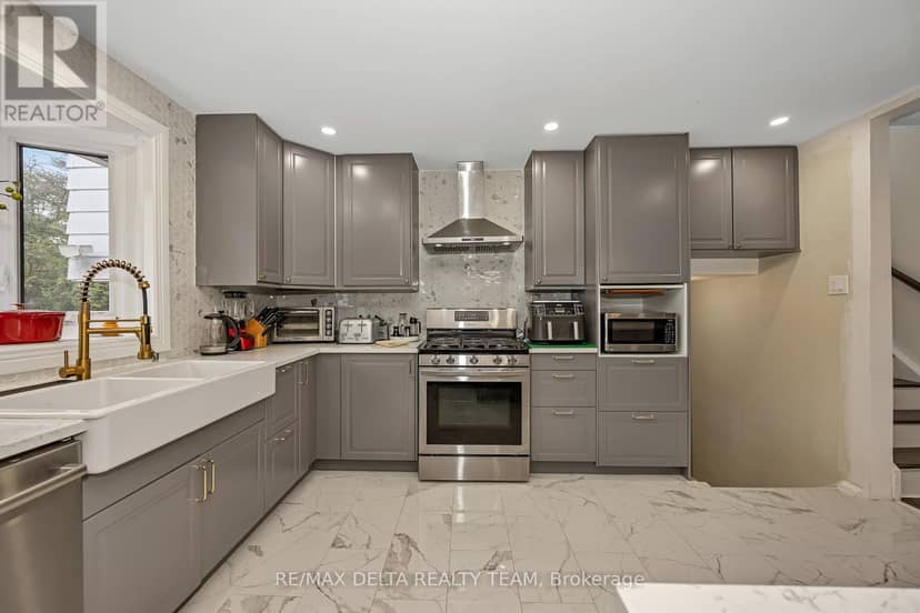 2350 Georgina Drive — photo 13 of 40