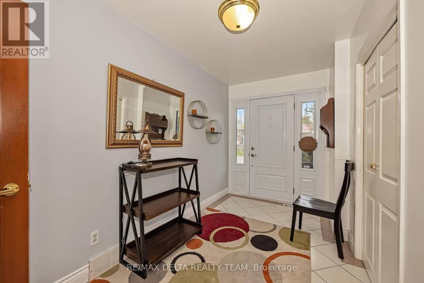 2350 Georgina Drive, Ottawa, photo 4
