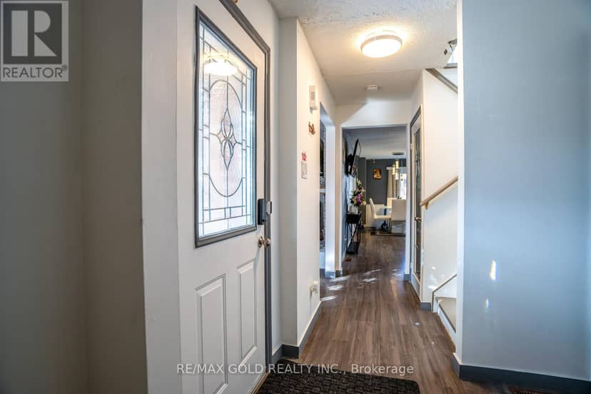 2 Kinzie Lane — photo 4 of 27