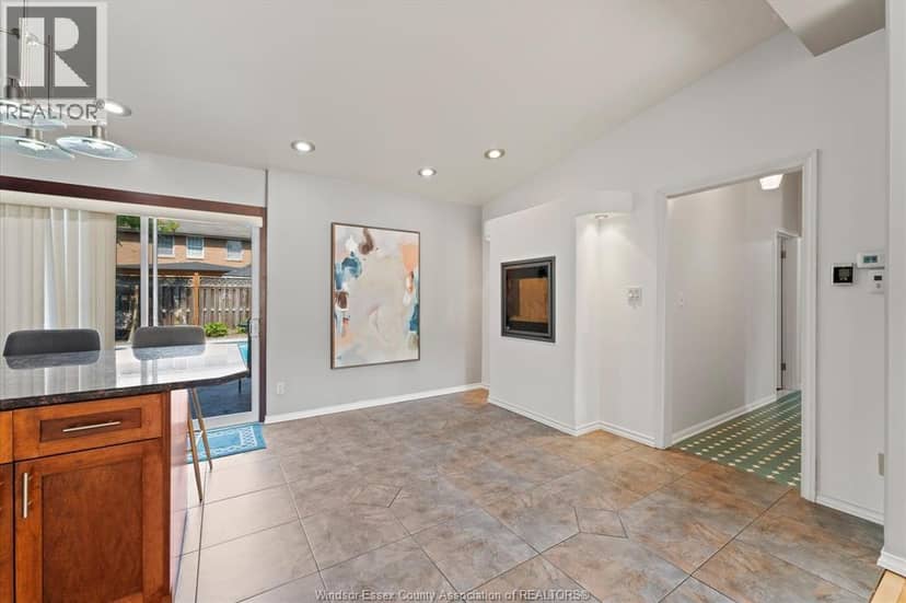 3740 Ouellette — photo 7 of 29
