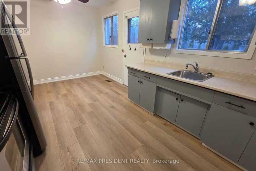564 Brookhaven Crescent — photo 10 of 40