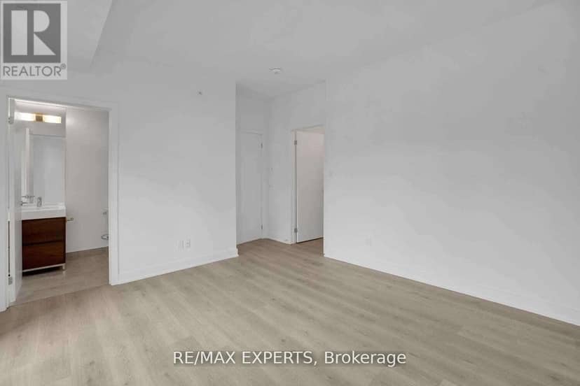 309 - 1709 Bur Oak Avenue — photo 16 of 27