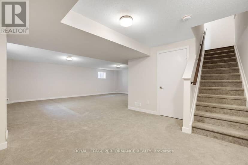 119 Hackamore Crescent — photo 35 of 40