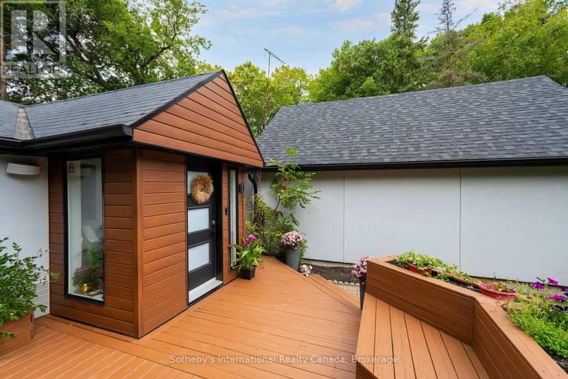 38 Hilltop Boulevard — photo 13 of 40