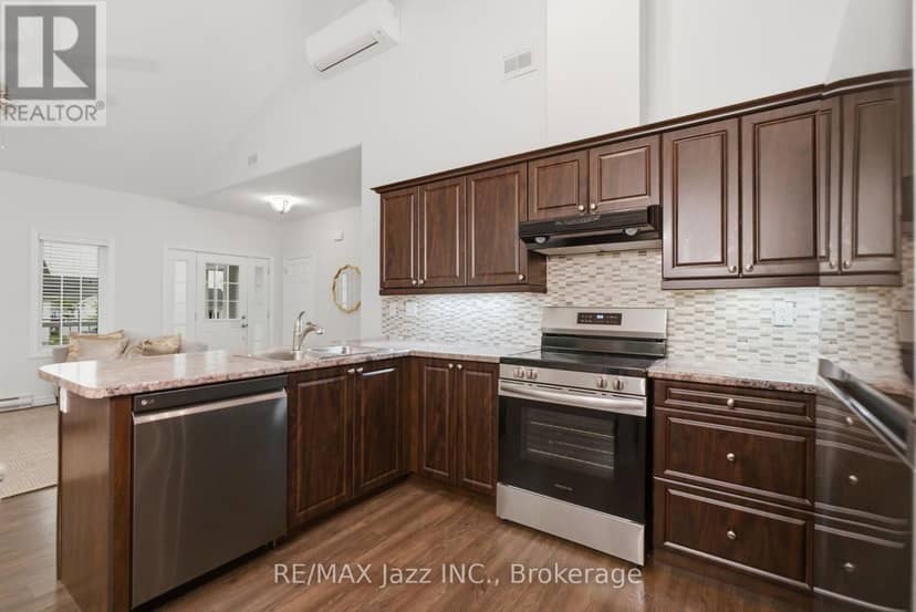 3001 - 300 Croft Street — photo 13 of 40
