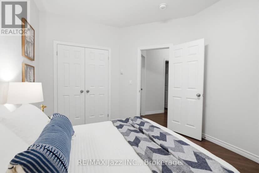 3001 - 300 Croft Street — photo 37 of 40