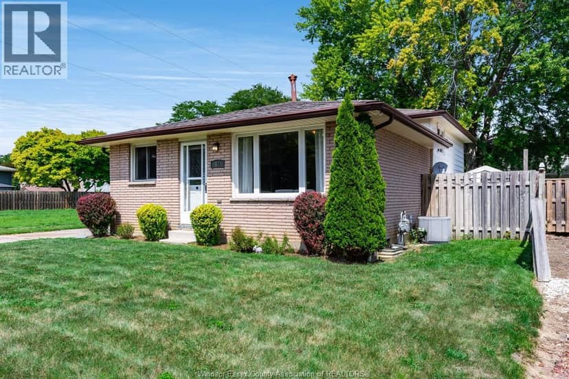 57 Marion AVENUE — photo 27 of 37