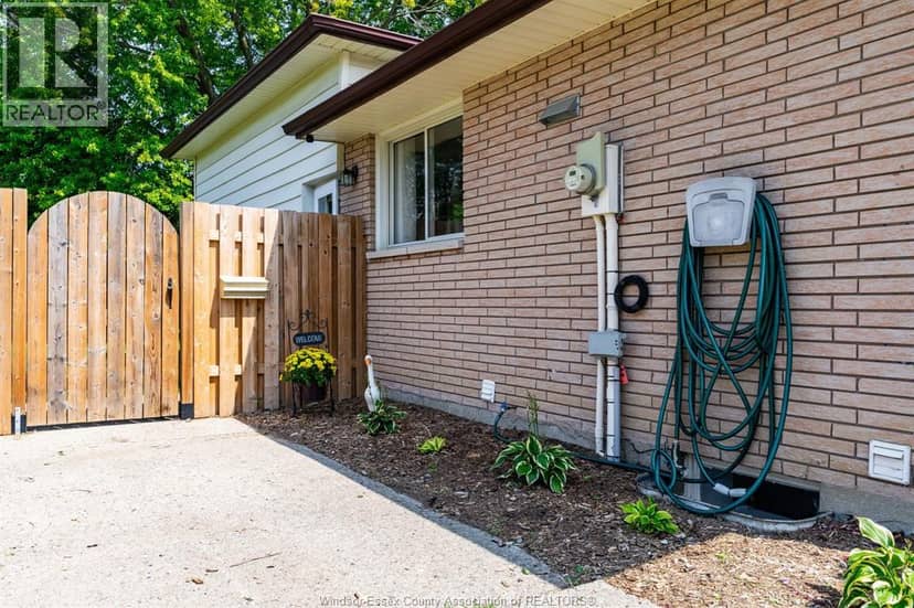 57 Marion AVENUE — photo 29 of 37
