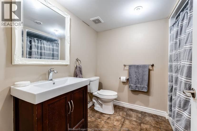 57 Marion AVENUE — photo 23 of 37