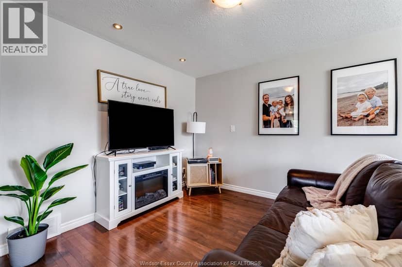 57 Marion AVENUE — photo 4 of 37