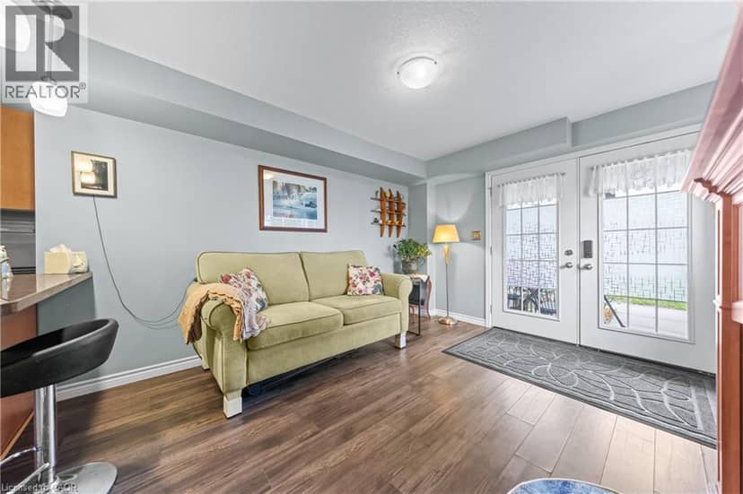 35 MOUNTFORD Drive Unit# 124 — photo 5 of 40