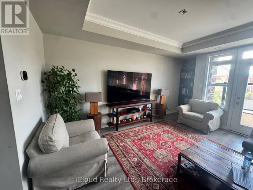 126 Burnhamthorpe Road E — photo 4 of 24