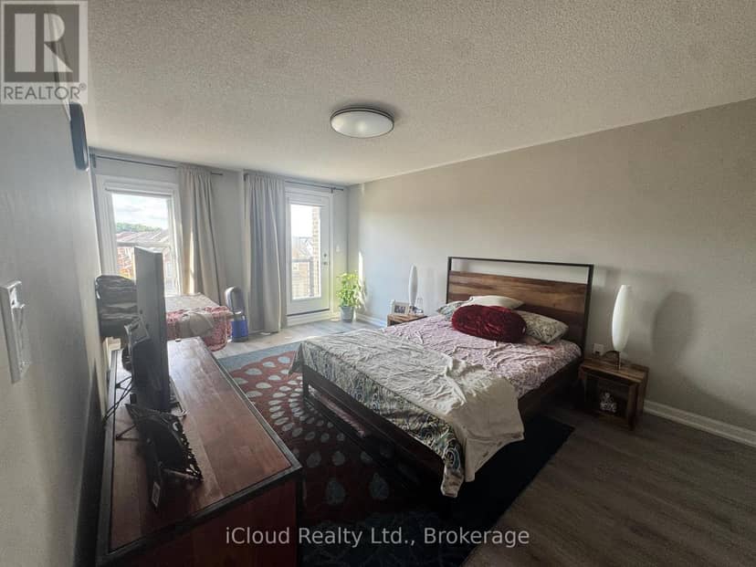 126 Burnhamthorpe Road E — photo 7 of 24
