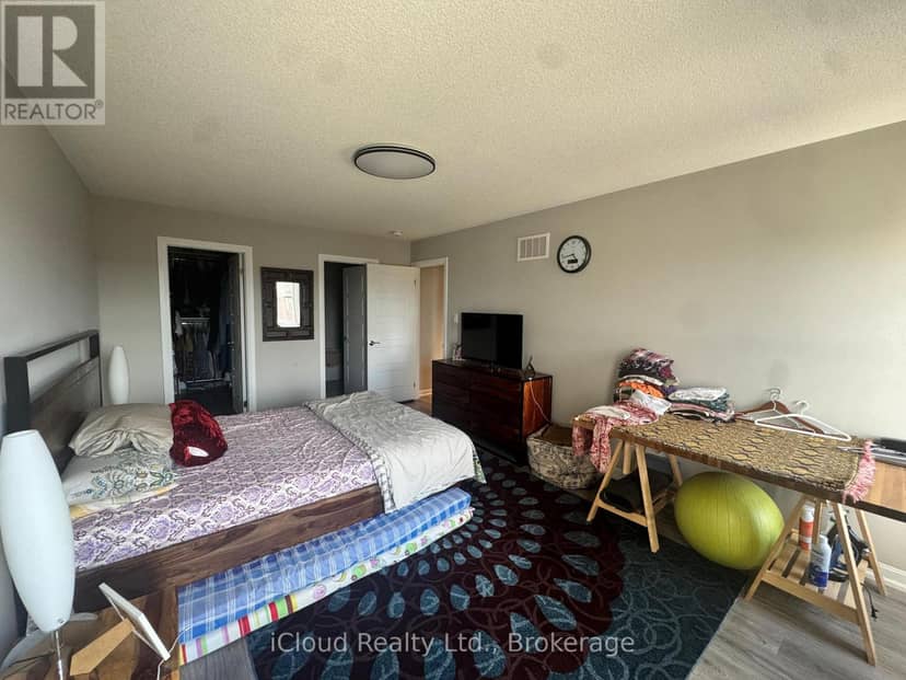 126 Burnhamthorpe Road E — photo 9 of 24
