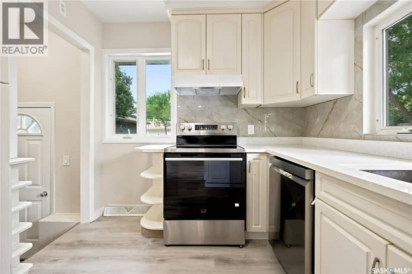 2819 Montreal CRESCENT — photo 15 of 40
