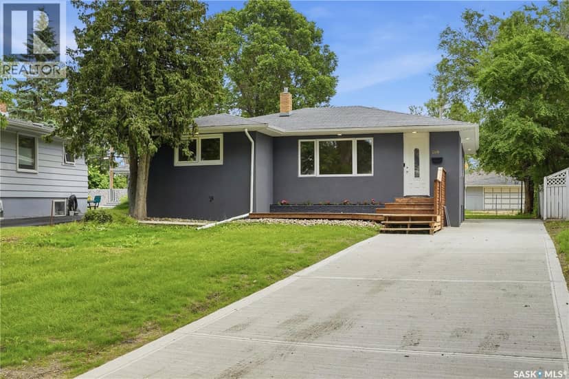 2819 Montreal CRESCENT — photo 2 of 40