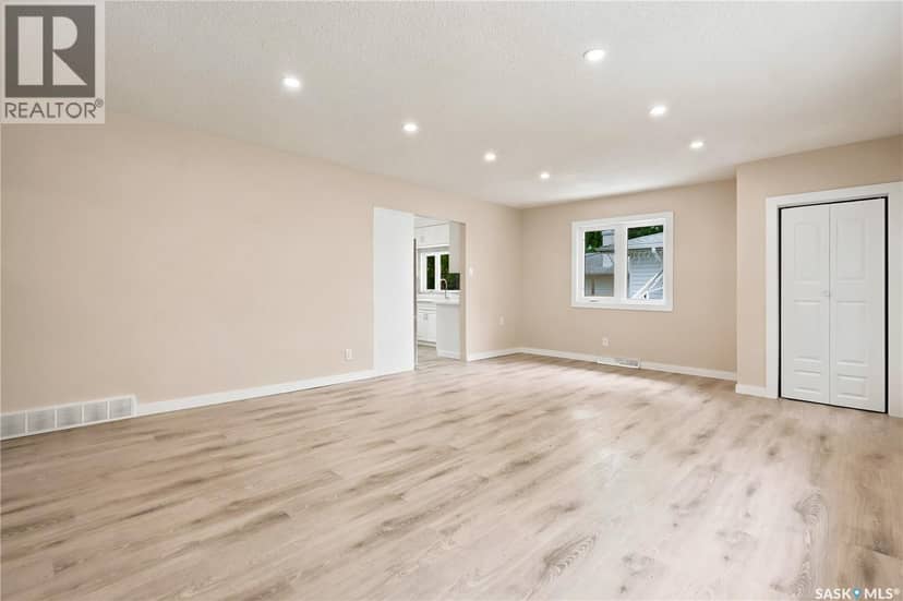 2819 Montreal CRESCENT — photo 7 of 40