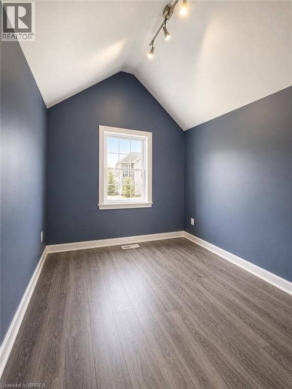 22 TODD Crescent — photo 7 of 9
