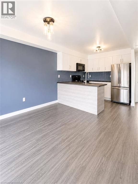 22 TODD Crescent — photo 3 of 9