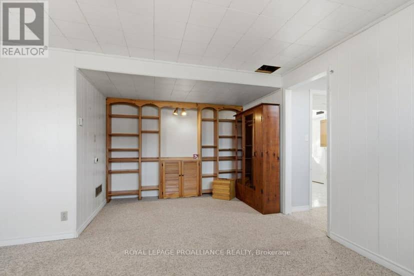 4 O'Neil Crescent — photo 21 of 31