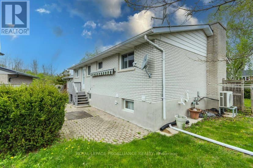 4 O'Neil Crescent — photo 27 of 31