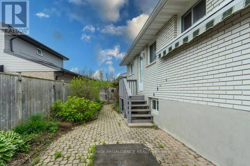 4 O'Neil Crescent — photo 28 of 31