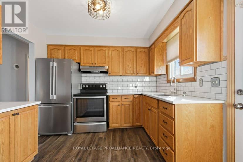 4 O'Neil Crescent — photo 9 of 31