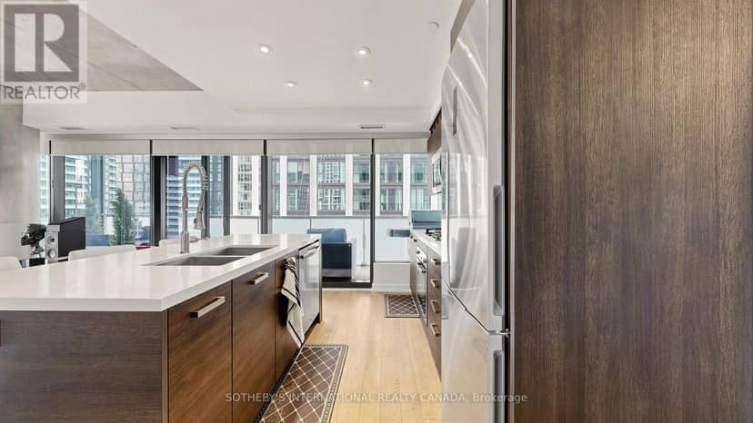 2807 - 11 Charlotte Street — photo 18 of 40