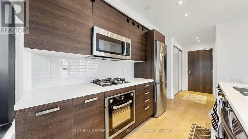 2807 - 11 Charlotte Street — photo 22 of 40