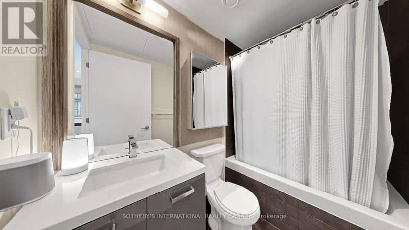 2807 - 11 Charlotte Street — photo 28 of 40
