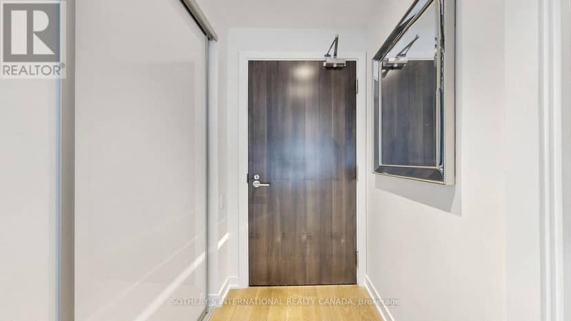 2807 - 11 Charlotte Street — photo 33 of 40