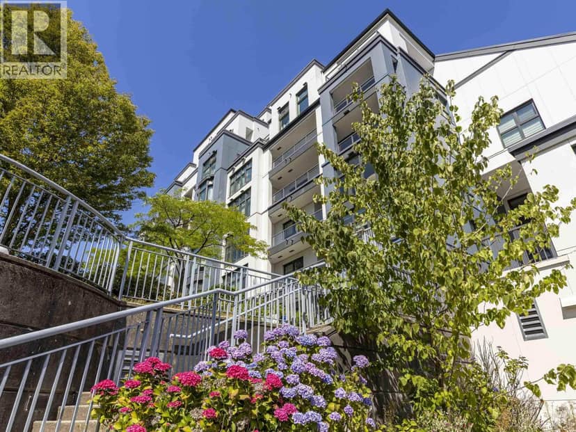102 2528 E Broadway, Vancouver, photo 2