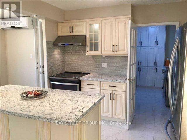 1210 - 5 Parkway Forest Drive, Toronto, photo 3