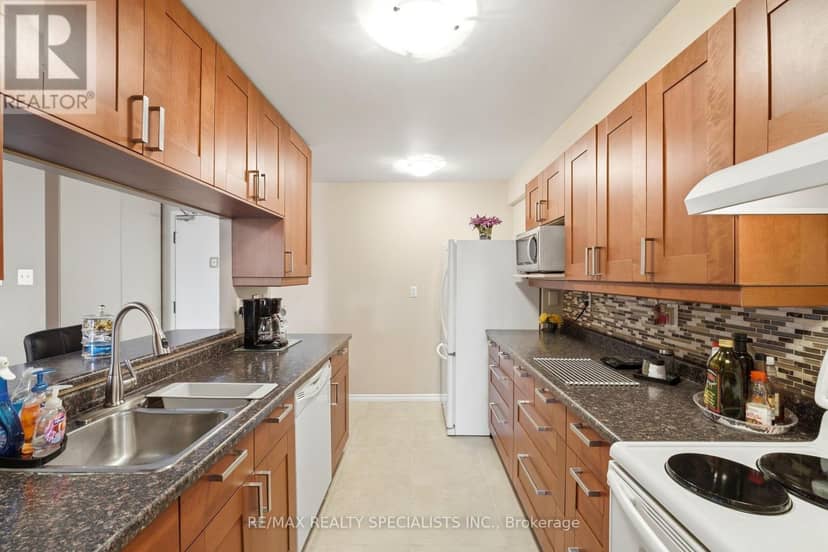 404 - 4205 Shipp Drive — photo 6 of 11