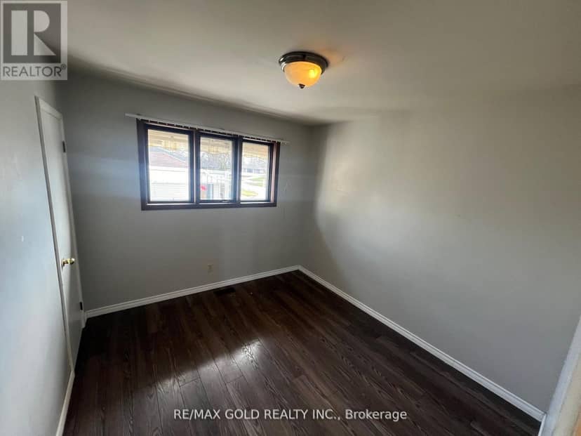 979 Wellington Street — photo 3 of 31