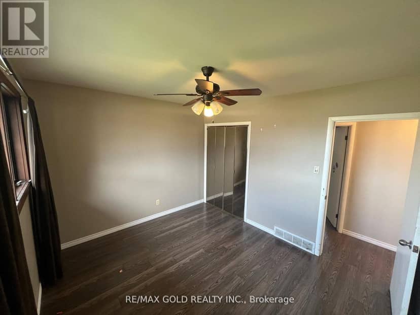 979 Wellington Street — photo 4 of 31