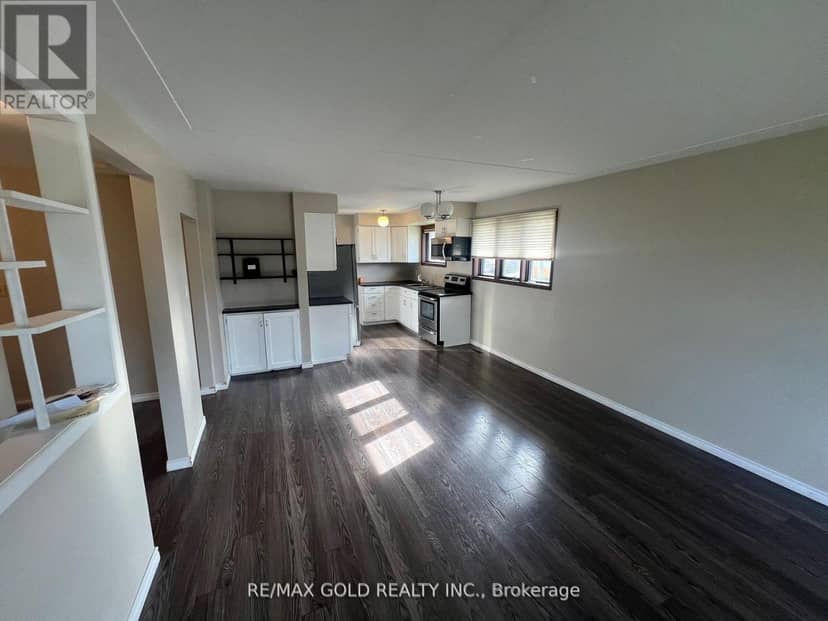 979 Wellington Street — photo 8 of 31