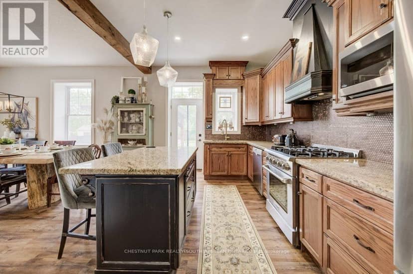 35 Schweitzer Street — photo 14 of 40