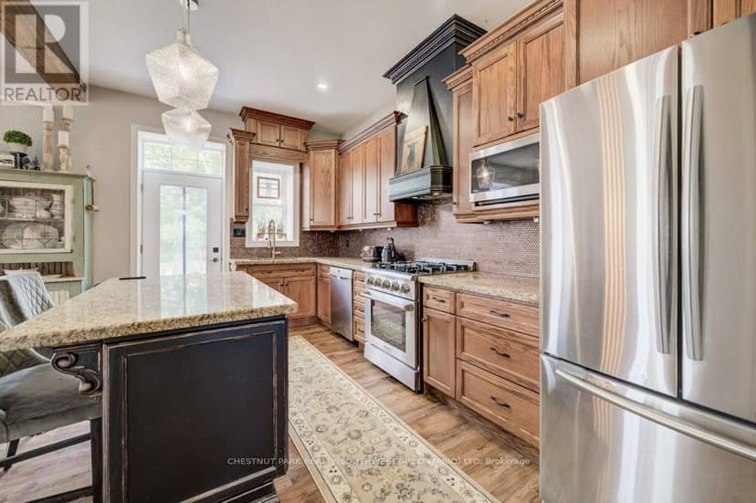35 Schweitzer Street — photo 15 of 40