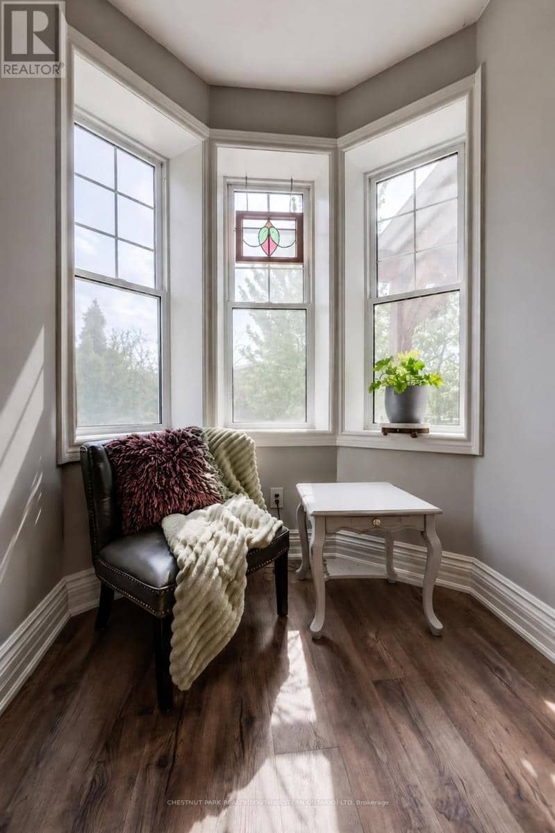 35 Schweitzer Street — photo 18 of 40