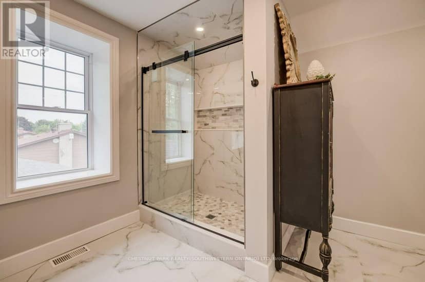 35 Schweitzer Street — photo 27 of 40