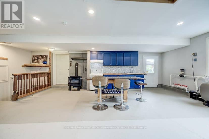 35 Schweitzer Street — photo 37 of 40
